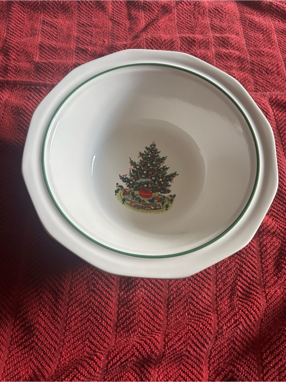 Pfaltzgraff Christmas Heritage Serving Bowl